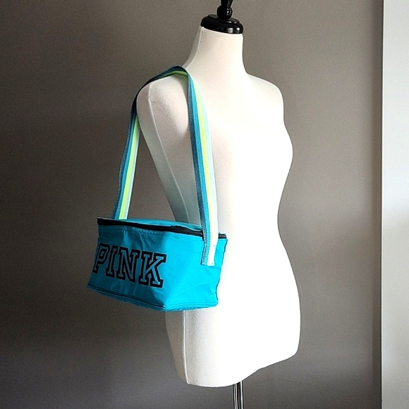 Victoria’s Secret PINK Cooler/Lunch Bag With Carrying Strap - Picture 2 of 9
